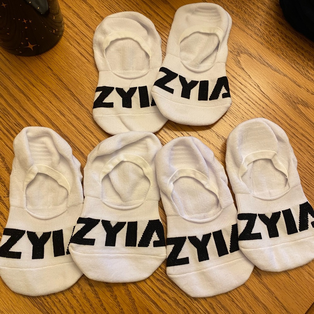 Zyia no-show socks